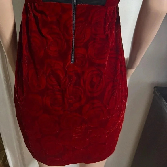 ALICE + OLIVIA Women’s Velvet Red Rose Dress - Picture 10 of 16